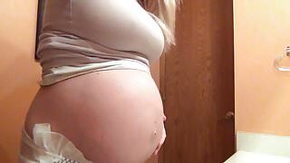 heavy pregnant babe wetting diaper