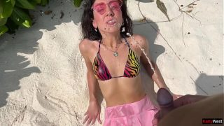 Beauty pees on the Maldives beach and gets Golden Shower on her glasses